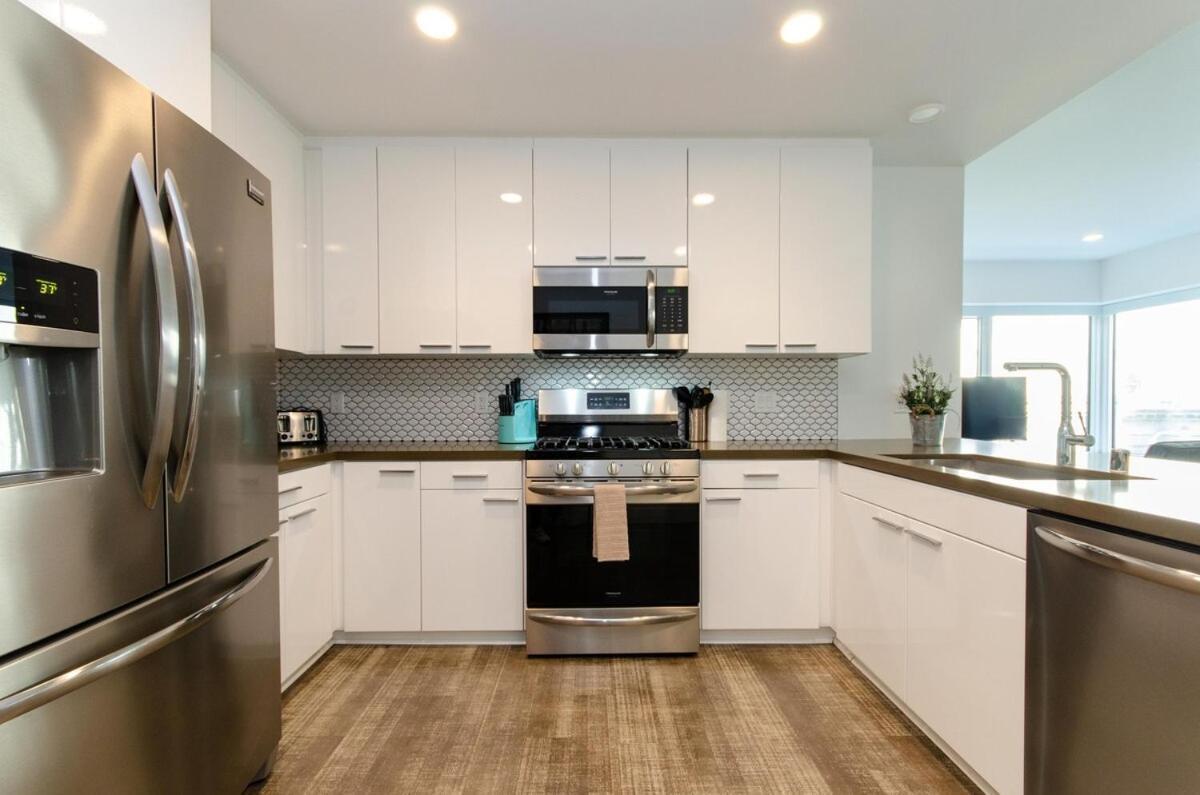 Stunning 3 Bedroom High-rise With Pool, Spa, And Rooftop Views Los Ángeles