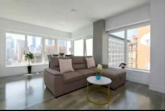 Stunning 3 Bedroom High-rise With Pool, Spa, And Rooftop Views Apartamento *