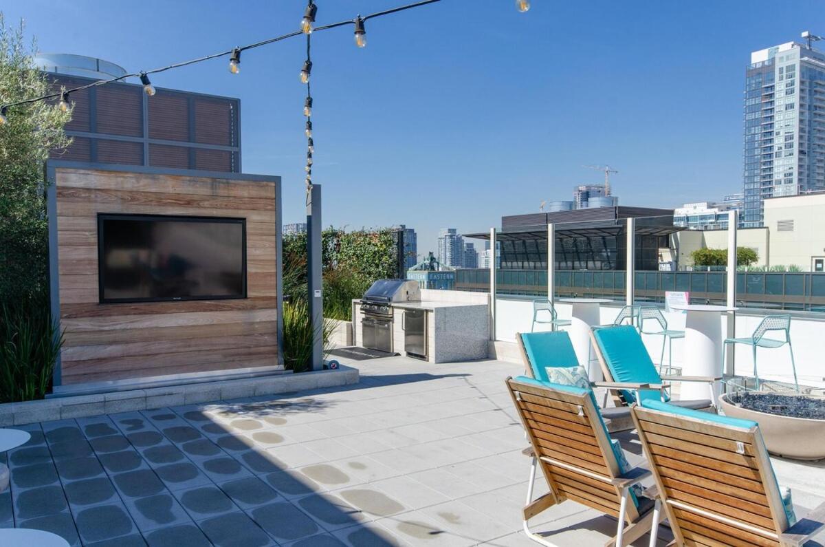 Stunning 3 Bedroom High-rise With Pool, Spa, And Rooftop Views Los Ángeles