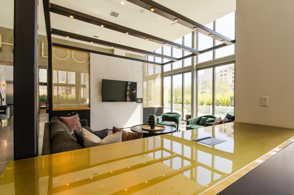 Stunning 3 Bedroom High-rise With Pool, Spa, And Rooftop Views Apartamento Los Ángeles