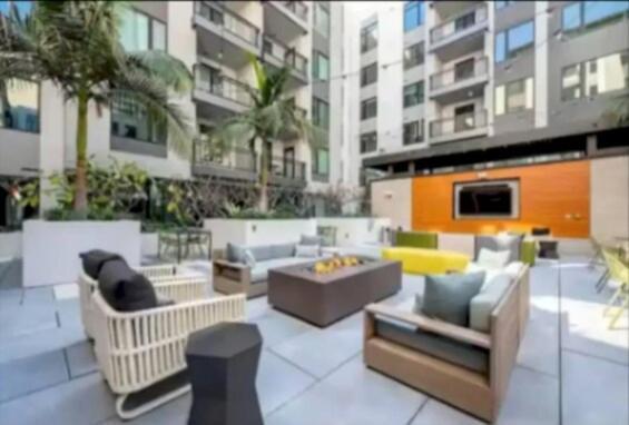 Stunning 3 Bedroom High-rise With Pool, Spa, And Rooftop Views Apartamento
