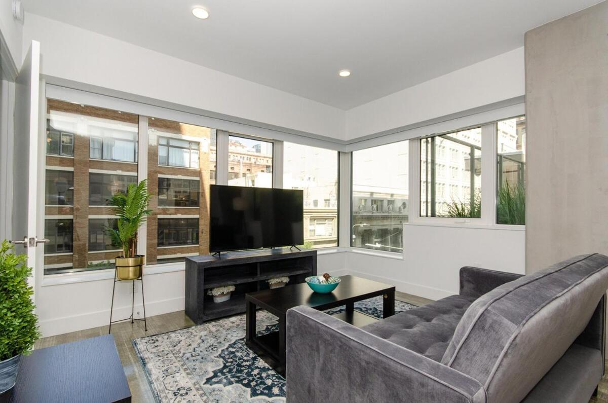Apartamento Stunning 3 Bedroom High-rise With Pool, Spa, And Rooftop Views Los Ángeles
