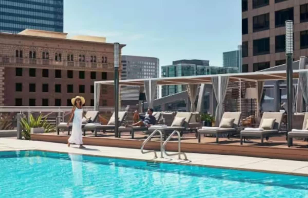 Stunning 3 Bedroom High-rise With Pool, Spa, And Rooftop Views Los Ángeles